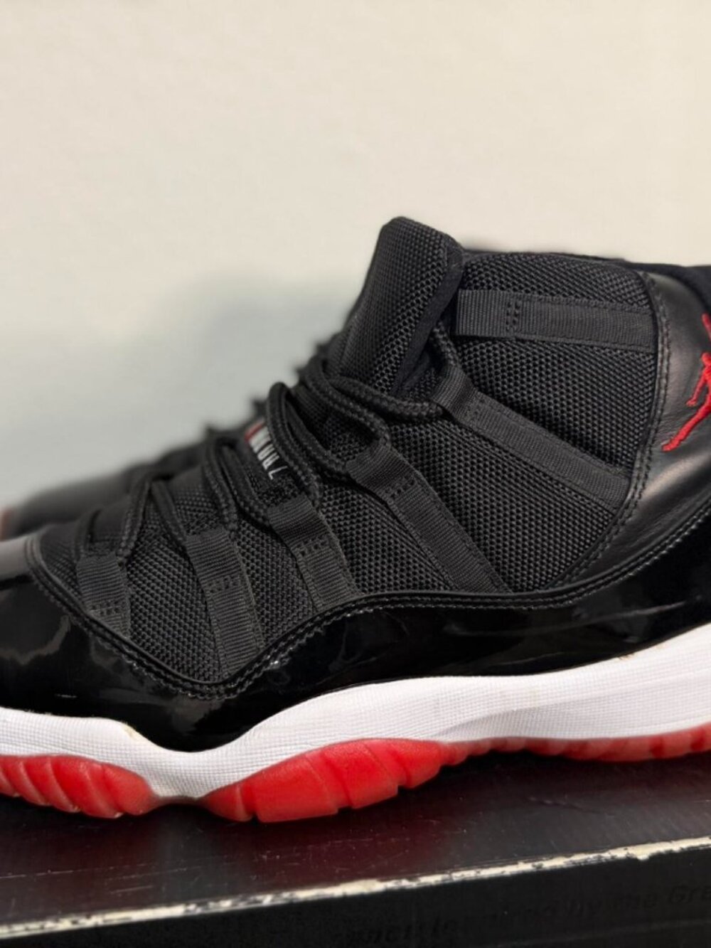 Air Jordan 11 Retro Bred (2012) — Size 9